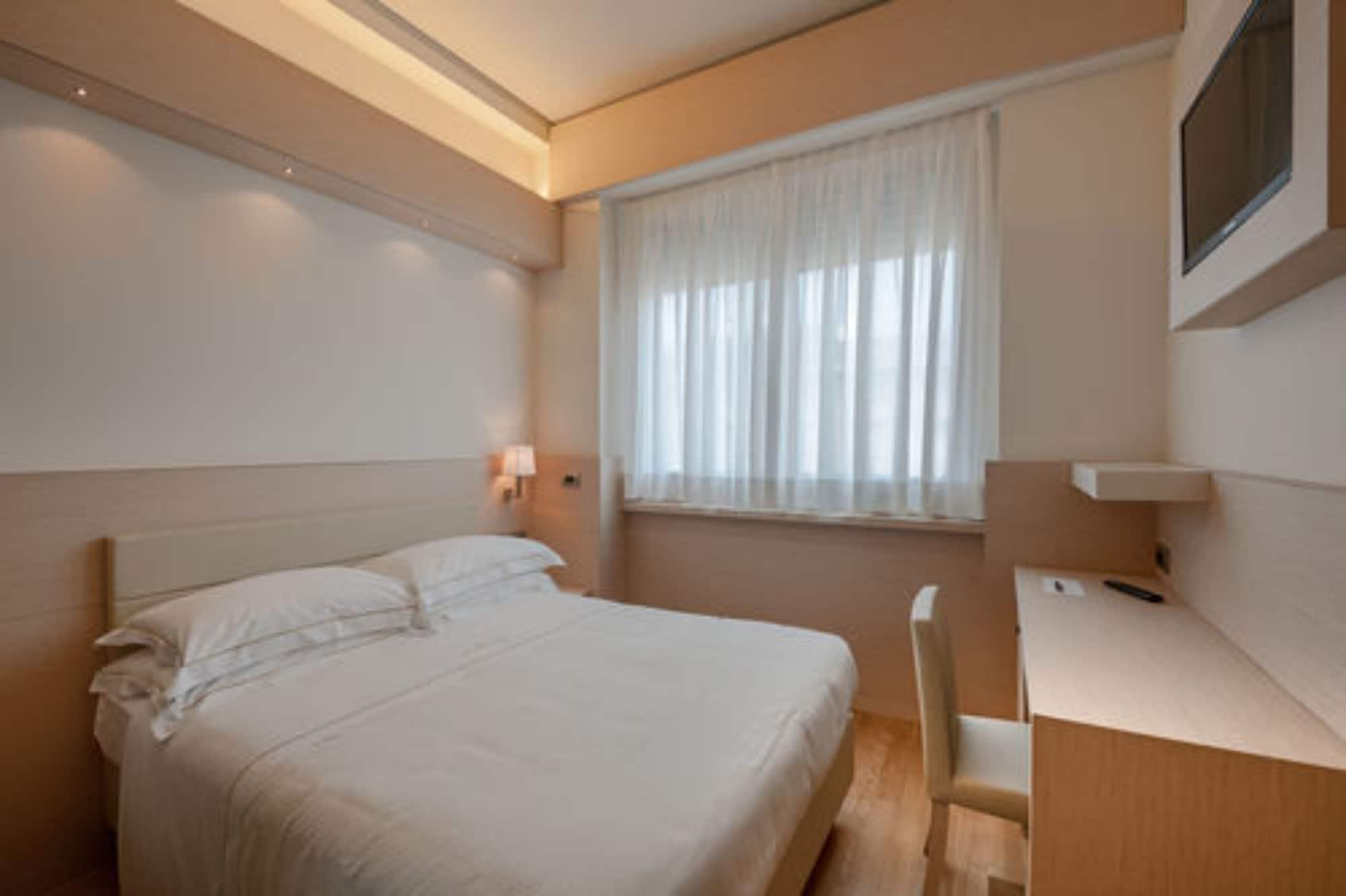 Hotel Ariston Milano Esterno foto